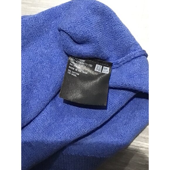 Uniqlo Crew Neck Sweater in Blue - Picture 4 of 4